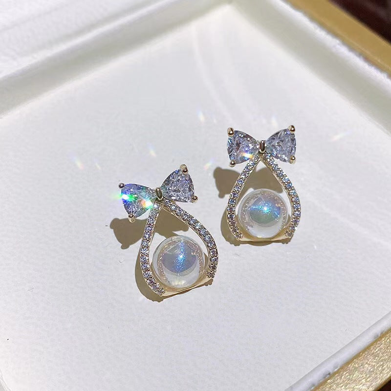 Women's Exquisite Small And Versatile Earrings